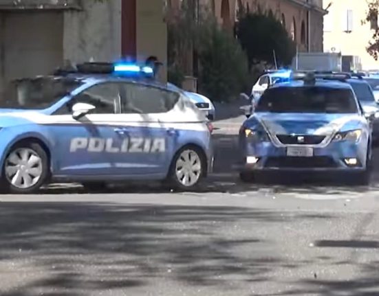 minacciato pistola