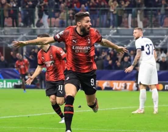 Giroud vs Psg PhotoCredit: AcMilan.com